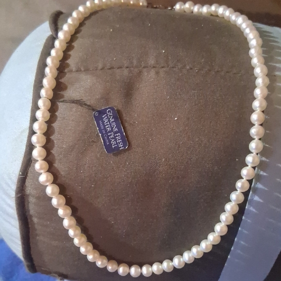 Elegant White Pearl Necklace - Picture 2 of 2